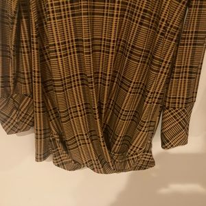 Elliott & Vine womens black & yellow top. Long sleeve. XL. Smoke free home